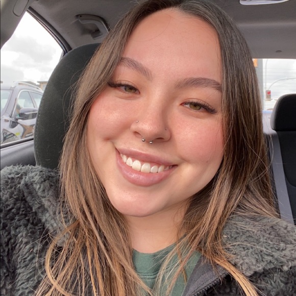 Meet your Posher, Stephanie - Picture 1 of 1